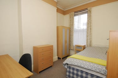 4 bed house, Eton Place, North Hill, Plymouth, PL15DT - Image 4